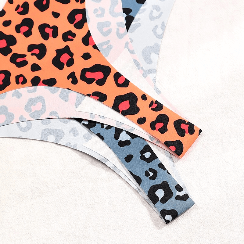 Colorful leopard print T-back panties with seamless design, women’s fashion underwear, comfortable and stylish for everyday wear.